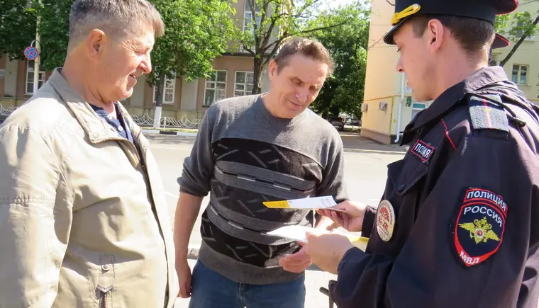 В Кавказском районе сотрудники полиции разъяснили гражданам, как сохранить личные сбережения от действий злоумышленников