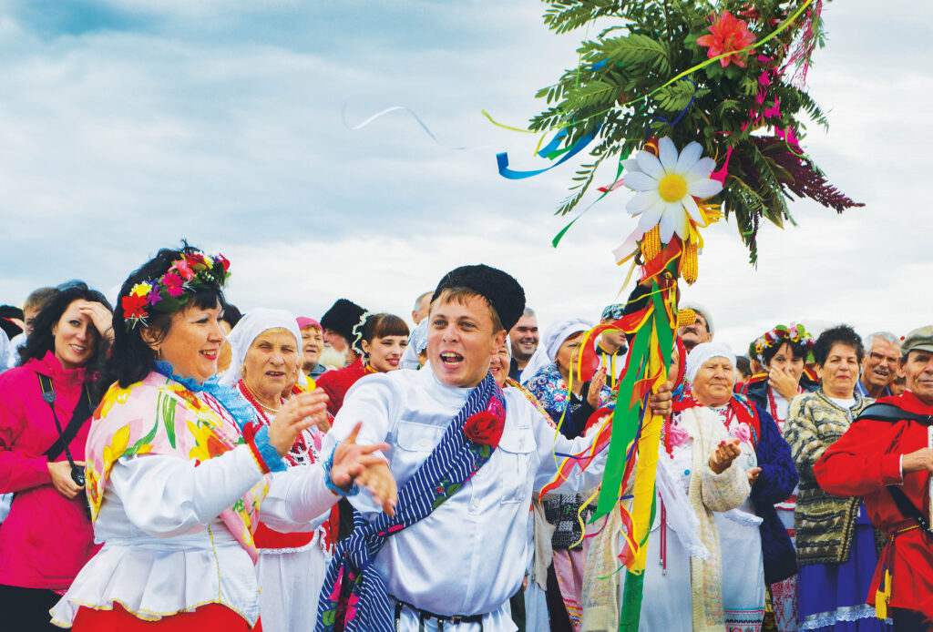  Этнографический комплекс «Атамань», подворье Кавказского района. Свадебное представление. Дружка с шестом. 2013 год. 