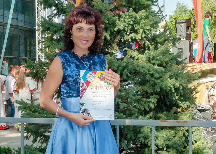 Музыкальный руководитель детского сада победила в районном конкурсе авторской песни