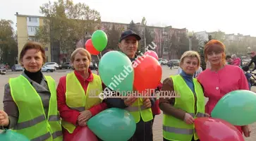 Флэшмоб  "Соблюдаем ПДД и дружим с ГИБДД" провели ЮИДовцы и патруль "Серебряного возраста"