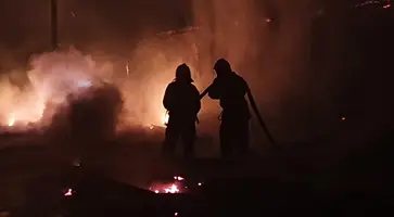 Пожарным Кавказского района удалось локализовать крупный пожар в поселке Мирском