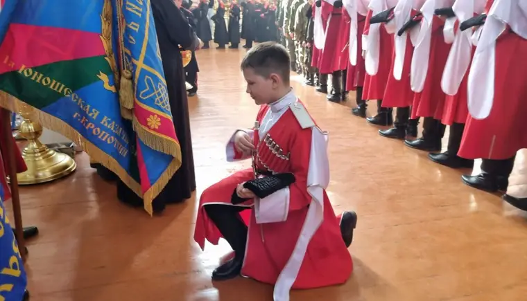Воспитанники детского военно-патриотического клуба «Патриот» приняли присягу вСвято-Покровском соборе