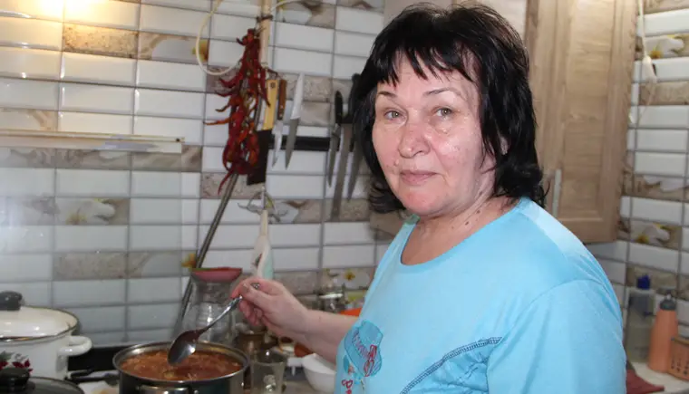 Секретами приготовления кубанского блюда делится казачка станицы Кавказской Светлана Калмыкова