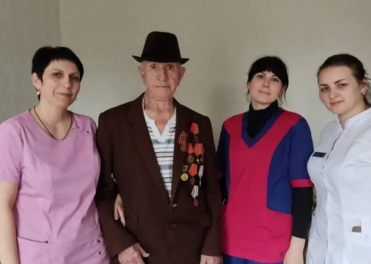 Для участников Великой Отечественной войны врачи Кавказского района провели диспансеризацию на дому