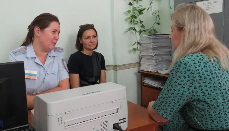 В Кавказском районе полицейские и общественники провели мастер-класс в рамках акции «Госуслуги – это просто!»