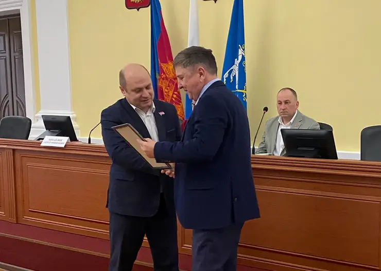 Депутаты города поздравили коллегу Виталия Капитанова с победой на творческом фестивале