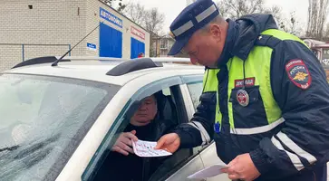 Сотрудники ГИБДД и железной дороги напомнили автомобилистам о правилах переезда