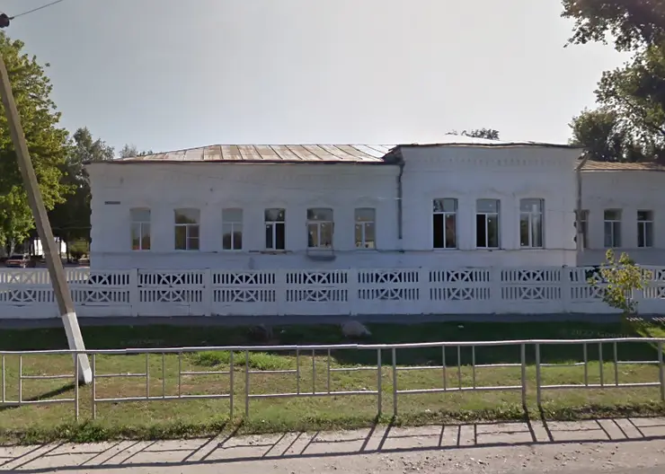 В казачьей школе станицы Казанской меняют ограду