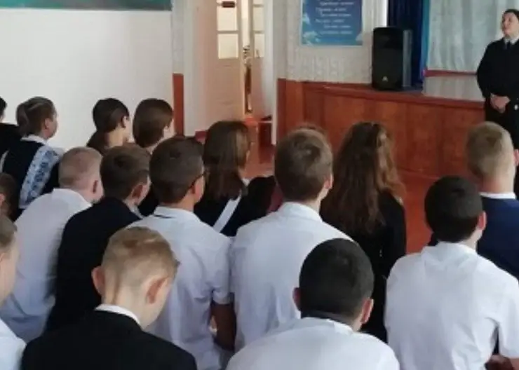 В Кавказском районе сотрудники наркоконтроля проводят профилактические лекции в школах