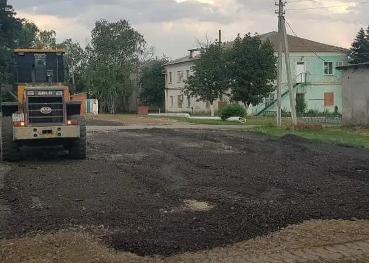 Стоянку для автомобилей в поселке имени М.Горького спланировали по инициативе главы поселения, обустроили силами трудовых коллективов