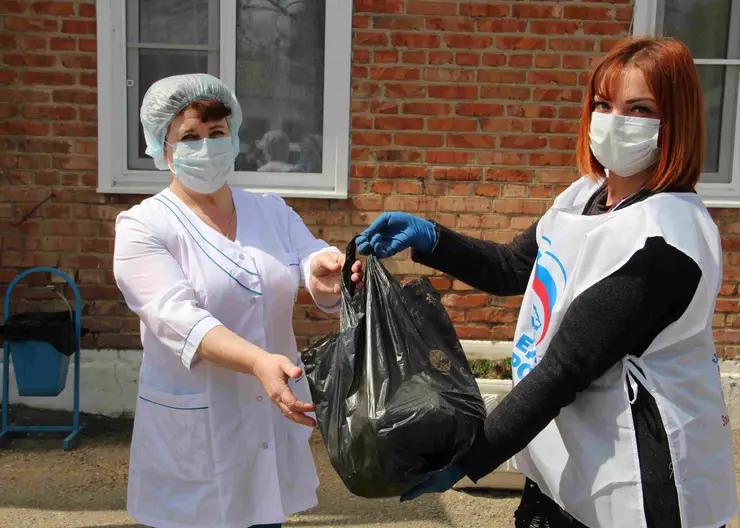 Медики Кавказской районной больницы получили 60 наборов с товарами первой необходимости