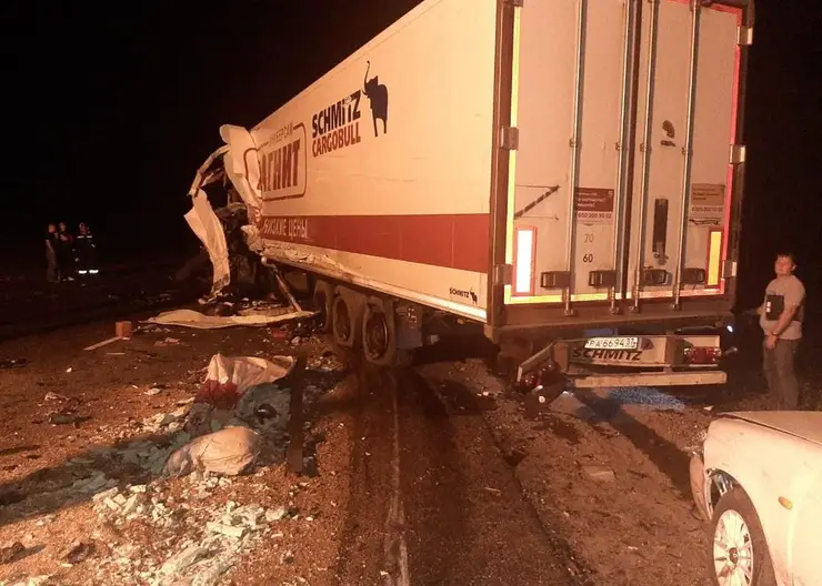 В Кавказском районе на автотрассе погиб водитель фуры «Магнит»