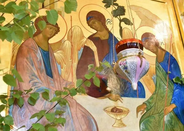 12 июня православные встречают День Святой Троицы