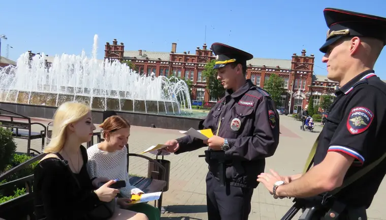 Полицейские провели для жителей города акцию по профилактике мошенничества с использованием цифровых технологий