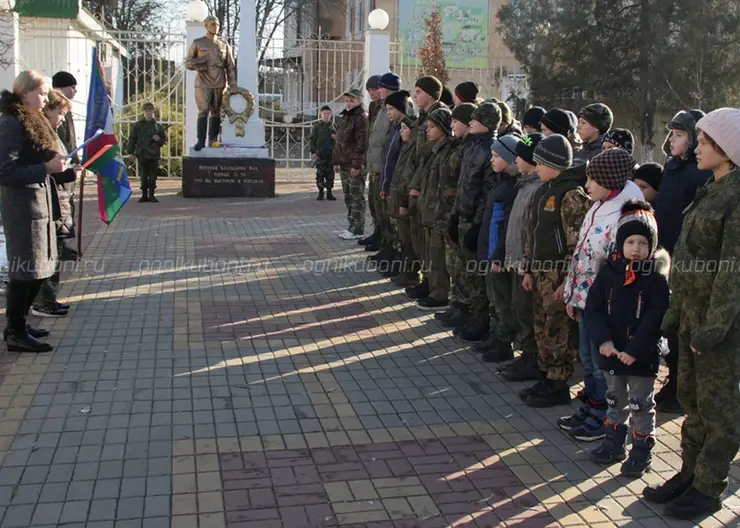 Возле памятника «Воину-освободителю» в городском парке культуры и отдыха провели митинг, посвященный Дню Героев Отечества