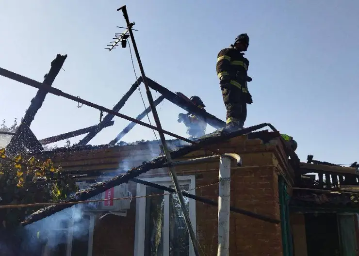 В Кропоткине произошел пожар в частном жилом доме