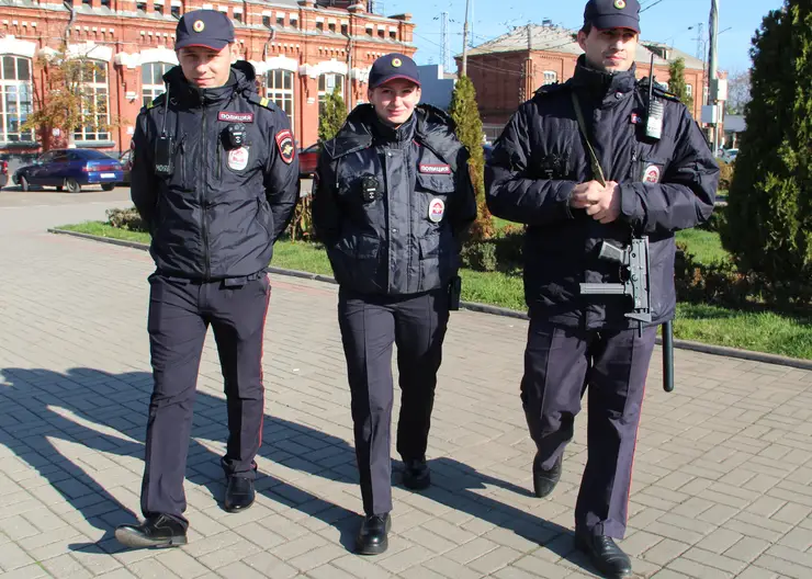 Курить и распивать спиртное на привокзальной площади, пока дежурит полицейский наряд ЛО МВД Давида Давыдова чревато