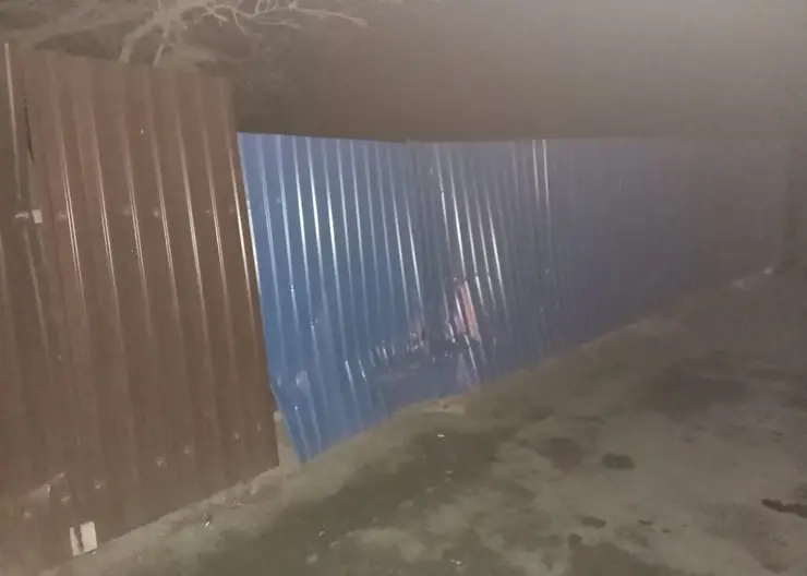 В станице Казанской неизвестный водитель протаранил забор больницы