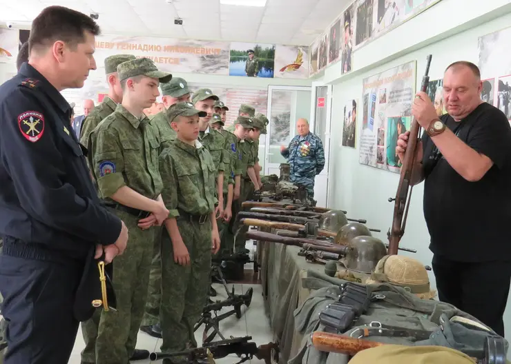 В Кавказском районе правоохранители и общественники провели историко-патриотическое мероприятие для кадетов