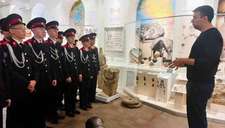 В Кропоткине провели акцию «День в музее для российских кадет»