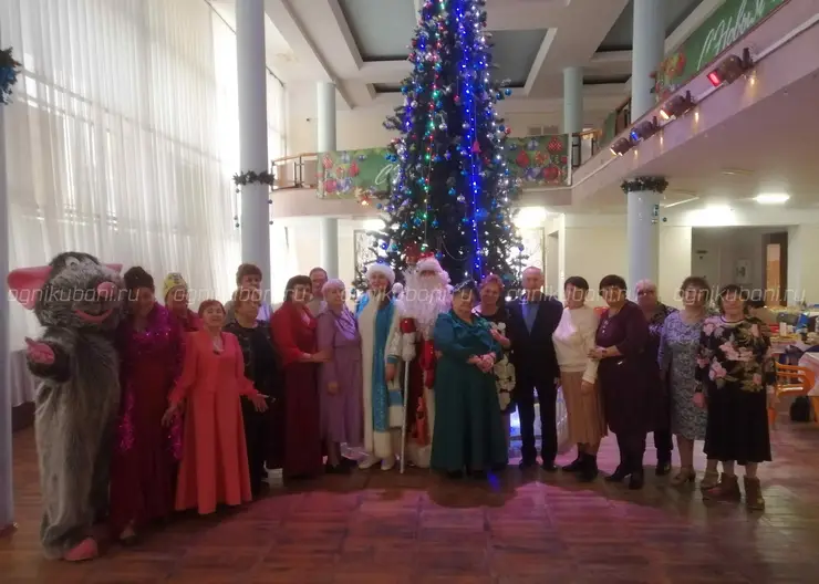 Члены любительского объединения «Кубанская горница» встретили Старый Новый год своим кругом