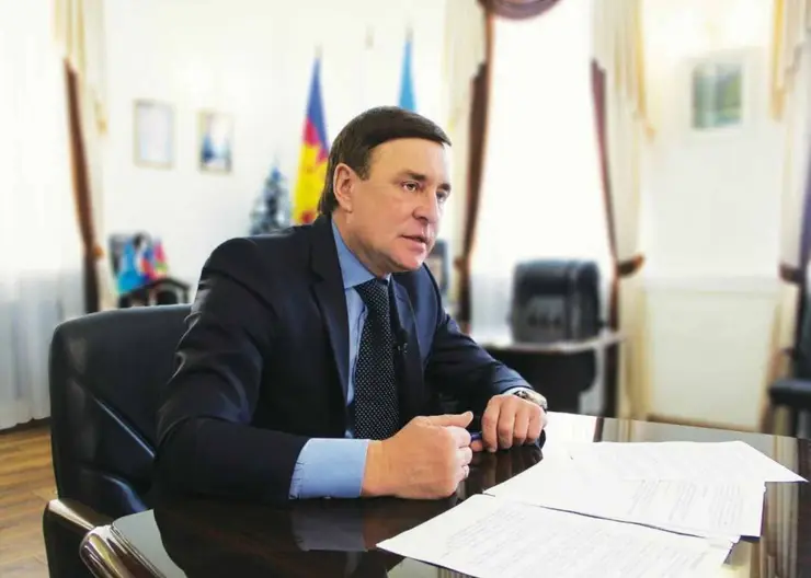 Глава муниципалитета Виталий Очкаласов поздравил жителей Кавказского района с наступающим Новым годом