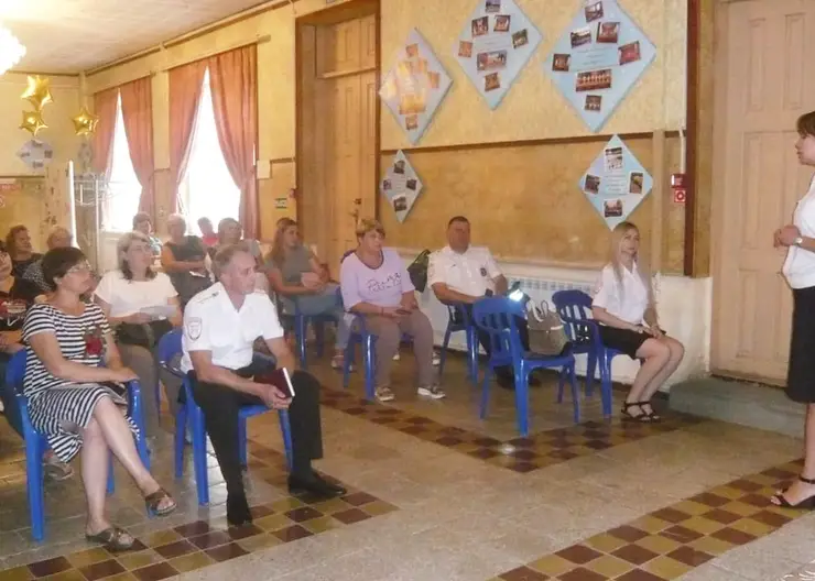 Очередное заседание схода граждан прошло в ДК Мирского сельского поселения муниципального образования Кавказский район