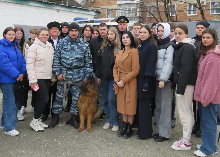 В Кавказском районе полицейские и общественники провели мероприятия в рамках патриотической акции «Неделя мужества»