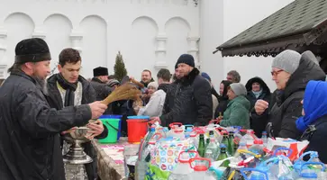 Колокола Свято-Никольской церкви станицы Кавказской рано оповестили о начале Божественной литургии. Сегодня великий христианский праздник — Крещение Господне