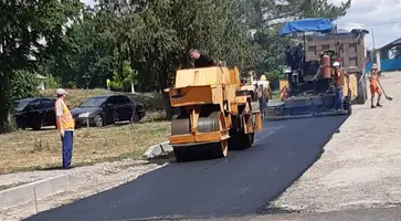 В поселке имени М.Горького на улицах идет ремонт дорожного полотна