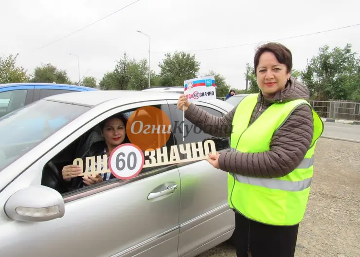 Автоинспекторы и родители призвали водителей к снижению скорости в зоне детских садов