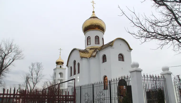 Епископ Стефан освятил новый храм Святителя Николая Мирликийского в Привольном