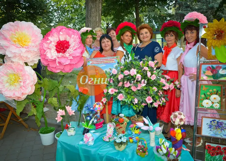 Первый фестиваль букетов «Великолепие цветов застыло в воздухе» собрал любителей живой природы