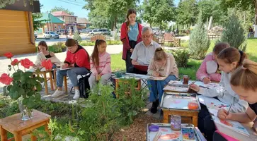 Воспитанники художественной школы Кропоткина оттачивают мастерство на городских пейзажах