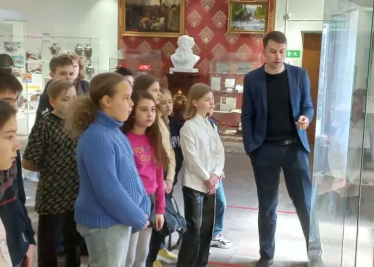 Школьники Кропоткина проводят каникулы с музеем