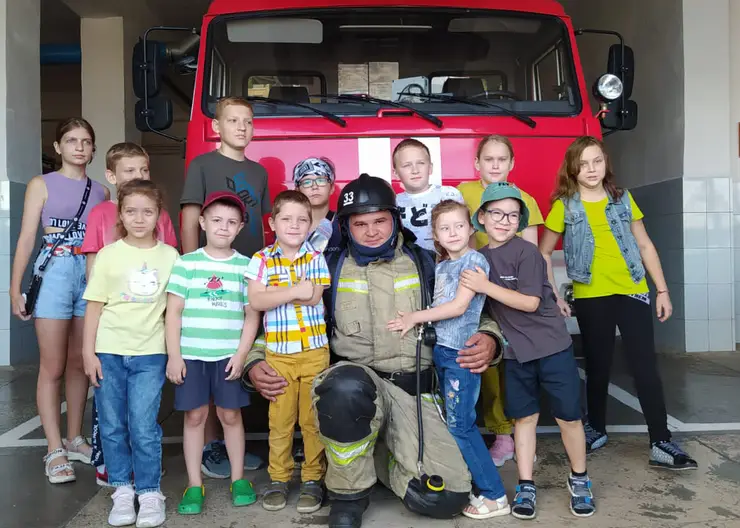 В пожарно-спасательном гарнизоне собрали детей на экскурсию
