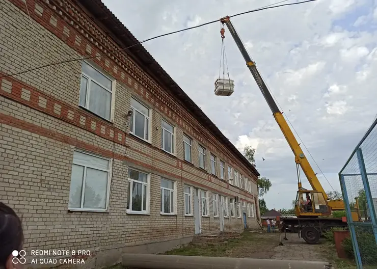 В поселке имени М.Горького идет капитальный ремонт кровли здания Дома культуры