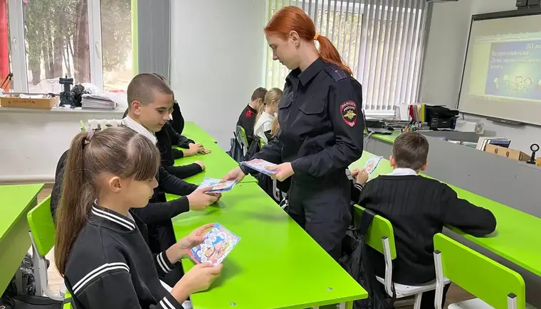 Полицейские и общественники провели уроки правовых знаний для несовершеннолетних