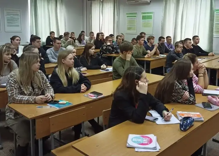 Правоохранители и общественники провели профориентационное мероприятие для студентов Кропоткинского юридического техникума