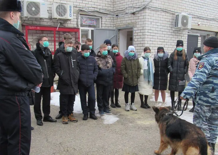 В Кавказском районе полицейские и общественники приняли участие во всероссийской акции «Студенческий десант»