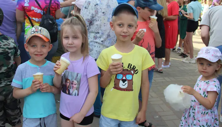 Вечер 1 июня в станице Кавказской взрослые посвятили детям