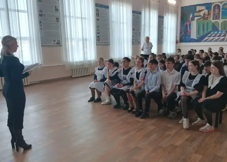 В Кавказском районе полицейские пришли к школьникам с лекцией об опасности экстремизма и терроризма