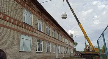 В поселке имени М.Горького идет капитальный ремонт кровли здания Дома культуры