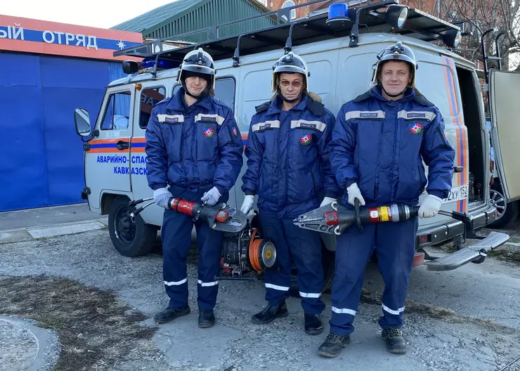 На счету сотрудников аварийно-спасательного отряда Кавказского района десятки спасенных жизней