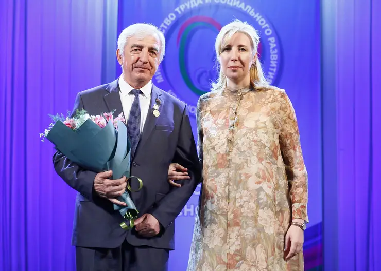 Вице-губернатор Анна Минькова вручила государственные награды соцработникам и специалистам Центров занятости Кубани