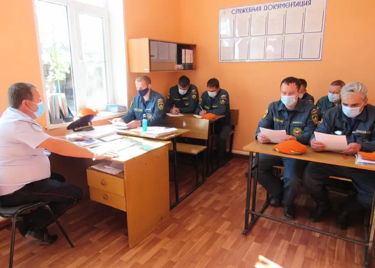 Сотрудники Госавтоинспекции Кавказского района провели занятия с личным составом пожарной части