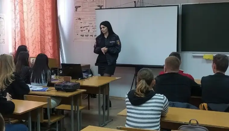 В Кавказском районе правоохранители провели профилактическую беседу со студентами по противодействию экстремизму