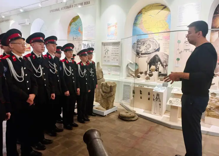 В Кропоткине провели акцию «День в музее для российских кадет»