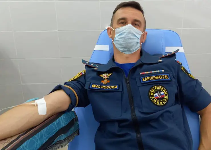 Сотрудник пожарно-спасательного отряда стал почетным донором России