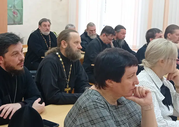 В Кропоткине состоялось совместное заседание методического объединения учителей ОПК и духовенства